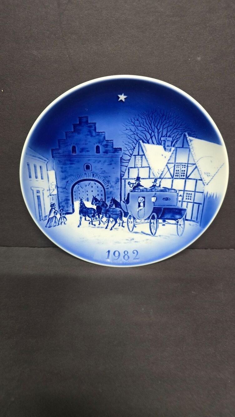 Vintage Desiree Denmark 1982 Christmas Plate Mail Coach Old Copenhagen Blue
